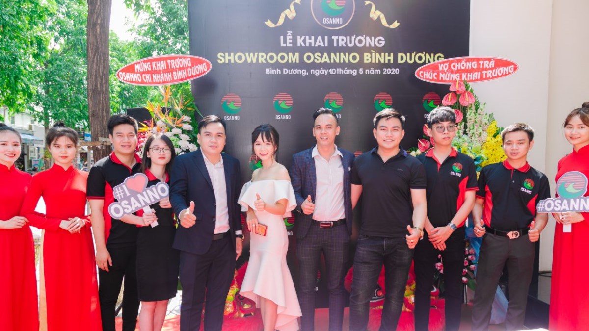 Tổ Chức Lễ Khai Trương Công Ty Showroom